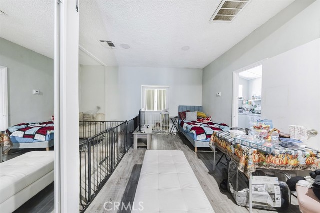 2006 E Foothill Boulevard, Pasadena CA: https://media.crmls.org/medias/154d59c9-86ba-4da7-a067-ce1b1d7abaab.jpg