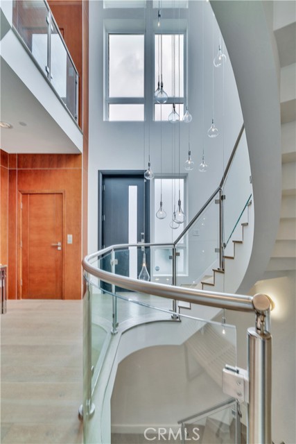 719 1st Place, Hermosa Beach CA: https://media.crmls.org/medias/154ed8ff-1905-4c5f-9ddf-386604726fa9.jpg
