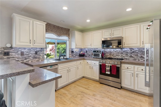 Detail Gallery Image 7 of 55 For 27 Calle Verano, Rancho Santa Margarita,  CA 92688 - 4 Beds | 2/1 Baths