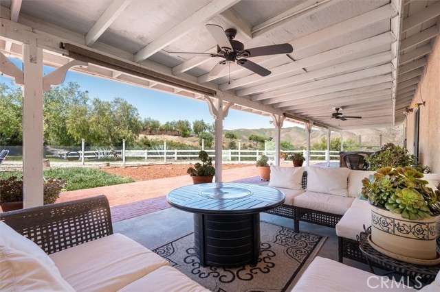 13700 Summit Knoll Road, Agua Dulce CA: https://media.crmls.org/medias/154ffa68-d892-48ab-8fcb-f1820e9fe946.jpg