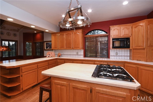 285 N Fairway, Lake Arrowhead, CA 92352