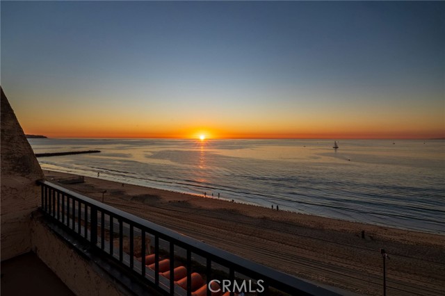 Detail Gallery Image 10 of 44 For 555 Esplanade #320,  Redondo Beach,  CA 90277 - 2 Beds | 2 Baths