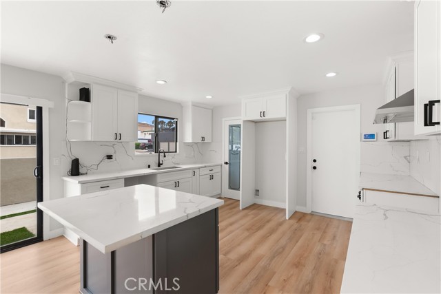 228 20th Street, Huntington Beach CA: https://media.crmls.org/medias/15521cb4-60bc-42d4-88ce-d53a8c8ecc4c.jpg