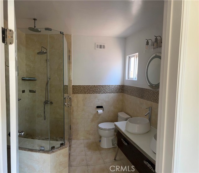 18612 Community Street, Northridge CA: https://media.crmls.org/medias/1552d21a-dbbc-4036-9261-c75b30060e00.jpg