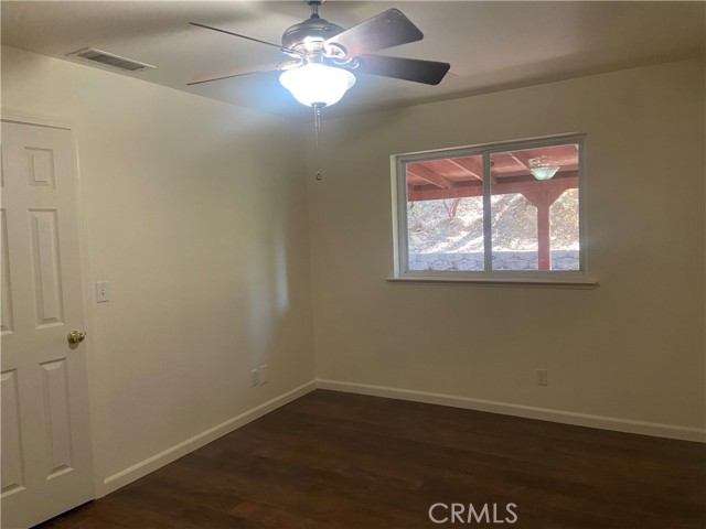 5615 Silver Strand Fall, Mariposa CA: https://media.crmls.org/medias/15536b87-3690-404d-b1be-10ee0d1e5bc8.jpg