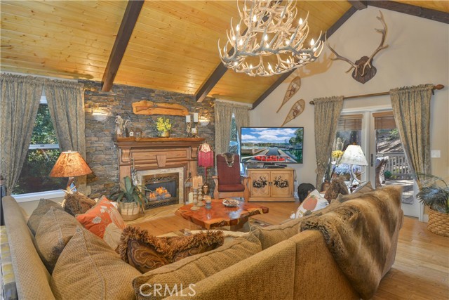 Detail Gallery Image 8 of 38 For 196 N Fairway Dr, Lake Arrowhead,  CA 92352 - 3 Beds | 2 Baths