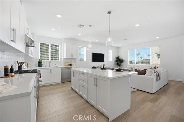 Detail Gallery Image 15 of 43 For 2392 Haley Point Drive #104,  Ventura,  CA 93003 - 3 Beds | 3/1 Baths