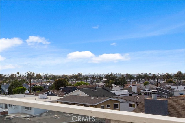 720 Poinsettia Ave, Corona del Mar CA: https://media.crmls.org/medias/1554dd0f-6cd0-4061-9a44-0b2d0cb98dd8.jpg