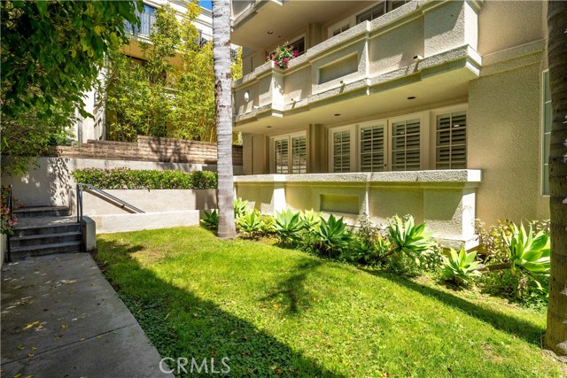 Detail Gallery Image 25 of 31 For 575 S Barrington Ave #109,  Los Angeles,  CA 90049 - 3 Beds | 2/1 Baths