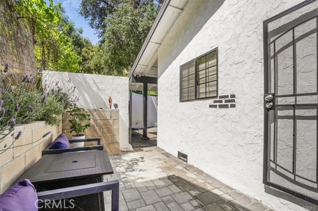 9739 Hillhaven Avenue, Tujunga CA: https://media.crmls.org/medias/1555827c-2c23-483e-b0b8-4715124acebe.jpg