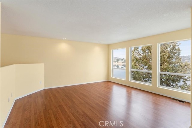 Detail Gallery Image 4 of 25 For 5246 Spearpoint, Weed,  CA 96094 - 2 Beds | 2/1 Baths