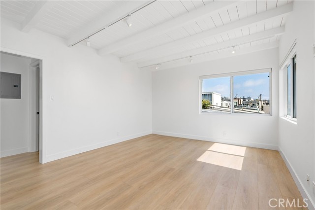Detail Gallery Image 4 of 11 For 225 El Porto Street 227a,  Manhattan Beach,  CA 90266 - 1 Beds | 1 Baths