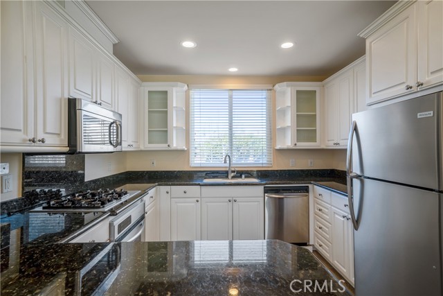 Detail Gallery Image 3 of 30 For 5562 W 190th St, Torrance,  CA 90503 - 3 Beds | 2/1 Baths