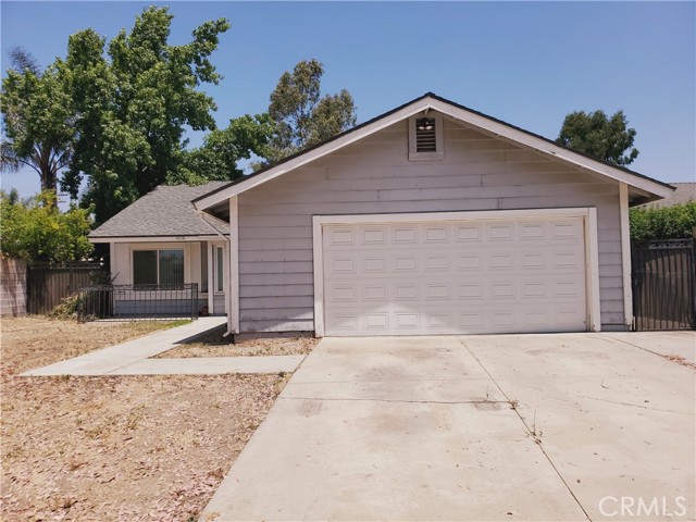 16118 Montgomery Ave, Fontana, CA 92336