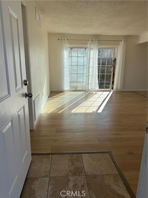 Detail Gallery Image 4 of 28 For 144 E Avenue Q, Palmdale,  CA 93550 - 3 Beds | 1/1 Baths