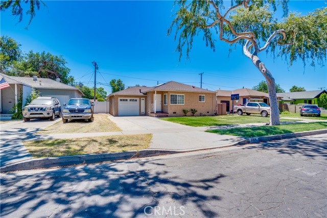 2304 W Flower Avenue, Fullerton CA: https://media.crmls.org/medias/155b6fe8-17a9-4d0a-a1c1-2e832e4aa49e.jpg