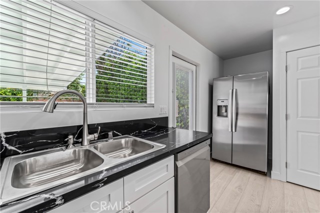 Detail Gallery Image 15 of 41 For 12670 Glenoaks Bld, Sylmar,  CA 91342 - 3 Beds | 2 Baths