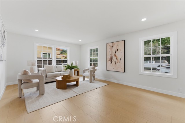 Detail Gallery Image 10 of 42 For 2010 Golden, Long Beach,  CA 90806 - 3 Beds | 2 Baths