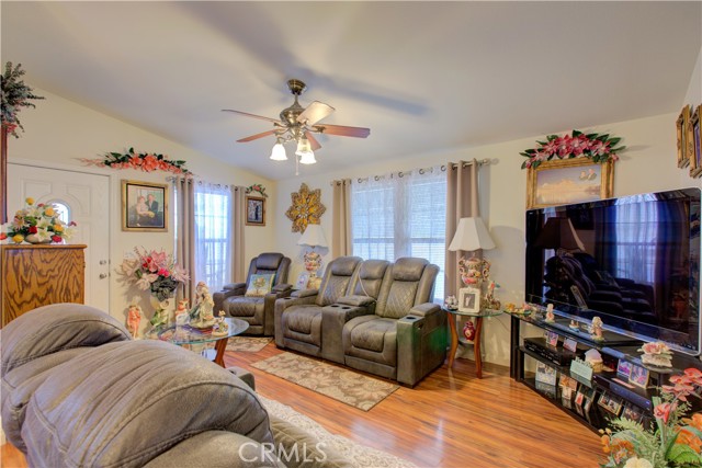 Detail Gallery Image 3 of 22 For 1400 Meredith Ave #43,  Gustine,  CA 95322 - 3 Beds | 2 Baths
