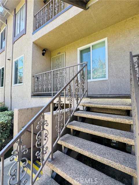 5484 Dobbs Street, Los Angeles CA: https://media.crmls.org/medias/155dd917-30cf-4e14-9000-9512ef3bd756.jpg