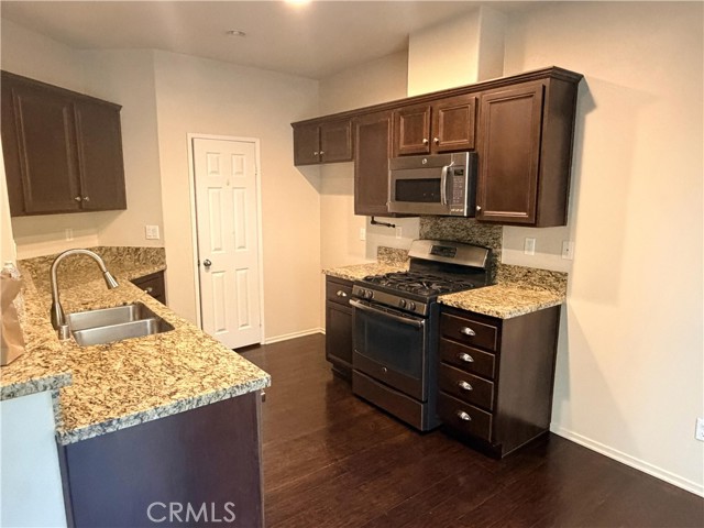 Detail Gallery Image 14 of 19 For 10950 Cedarhurst Way, Riverside,  CA 92503 - 3 Beds | 2/1 Baths