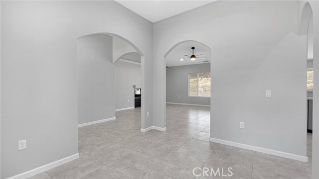 Detail Gallery Image 10 of 37 For 11181 5th Ave, Hesperia,  CA 92345 - 4 Beds | 2/1 Baths