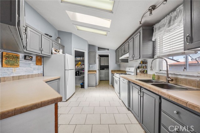Detail Gallery Image 9 of 19 For 1455 S State St #68,  Hemet,  CA 92543 - 3 Beds | 2 Baths