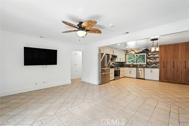 Detail Gallery Image 8 of 31 For 414 N Gertruda #B,  Redondo Beach,  CA 90277 - 3 Beds | 2 Baths