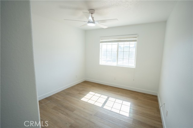 7122 Aster Road, Oak Hills CA: https://media.crmls.org/medias/1560f1fe-ac4b-452b-88a7-ea9239cf7adb.jpg