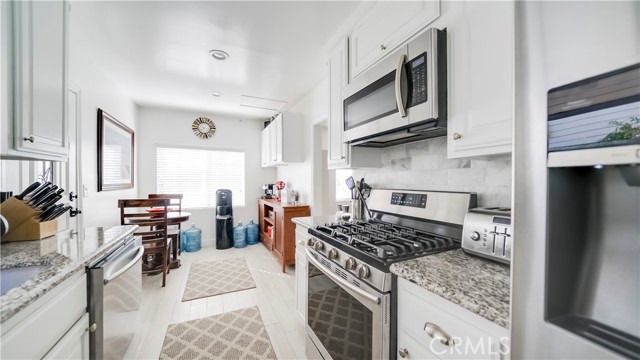 400 17th Street, Manhattan Beach, California 90266, 4 Bedrooms Bedrooms, ,2 BathroomsBathrooms,Residential,Sold,17th,SB21119391