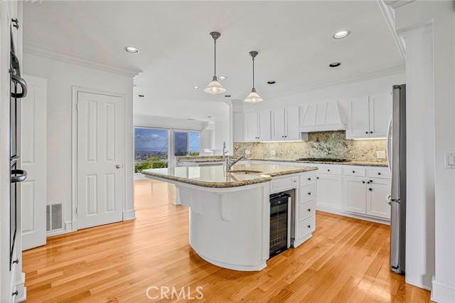 Detail Gallery Image 12 of 20 For 117 Paseo De Granada, Redondo Beach,  CA 90277 - 4 Beds | 3 Baths