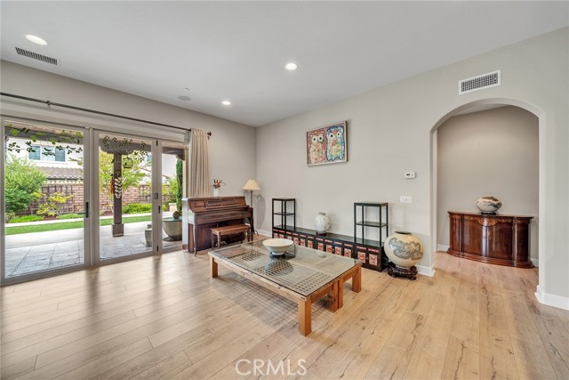 17 Lowland, Irvine CA: https://media.crmls.org/medias/156251d8-1f76-4aaf-9dd3-0cc28df2b4c2.jpg