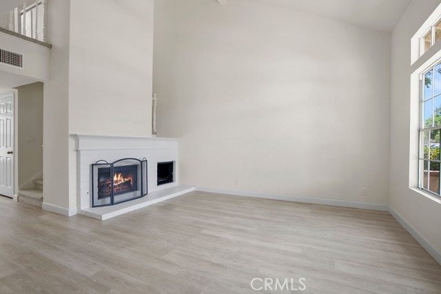 118 Oxford, Irvine CA: https://media.crmls.org/medias/156277ef-af41-4c03-9f3f-db60a9259738.jpg