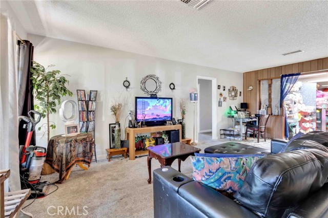 222 W 8th Avenue, Escondido CA: https://media.crmls.org/medias/156300df-4753-4e55-9a3f-ea52c2103bd2.jpg