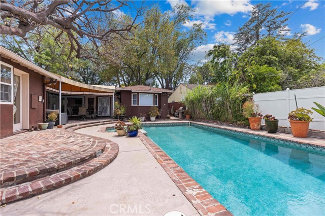 13405 Tiara Street, Valley Glen CA: https://media.crmls.org/medias/1563284d-e31d-4568-9116-e262fe1dd5b8.jpg