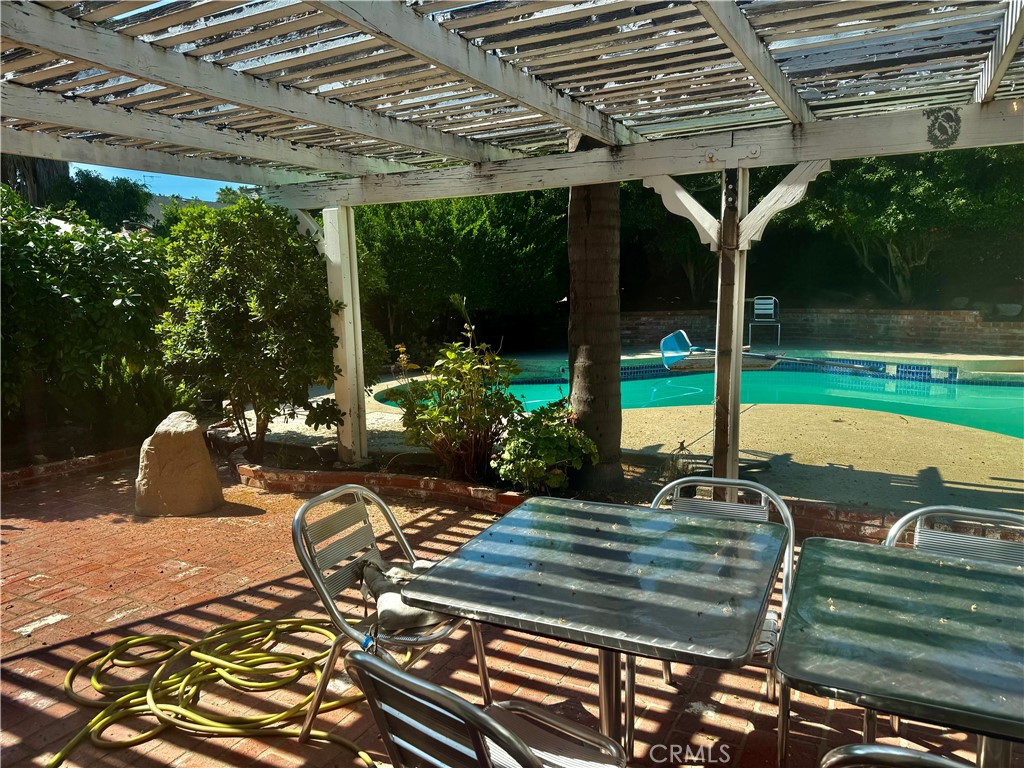 https://media.crmls.org/medias/15633788-b22c-4f51-a751-5f5fe95ca318.jpg?preset=X-Large