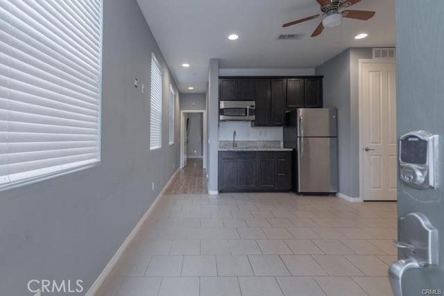 Detail Gallery Image 4 of 4 For 17949 Yellow Dock, San Bernardino,  CA 92407 - 1 Beds | 1 Baths