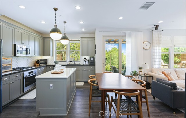 55 Fuchsia, Lake Forest CA: https://media.crmls.org/medias/1563908c-a21b-46cf-872e-58610acc30f6.jpg