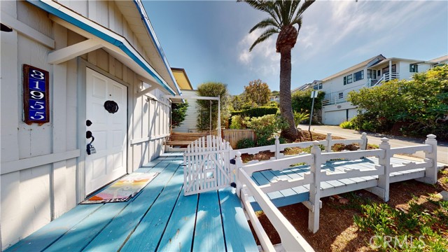 Detail Gallery Image 3 of 23 For 31955 10th Ave, Laguna Beach,  CA 92651 - 3 Beds | 2 Baths