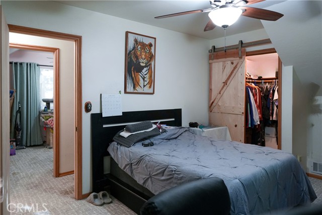 32801 Encina Dr, Running Springs CA: https://media.crmls.org/medias/15664231-c976-4c1b-b129-7f607aef1da6.jpg
