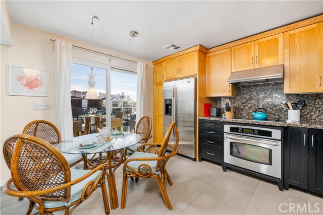 Detail Gallery Image 11 of 27 For 3711 Channel Pl, Newport Beach,  CA 92663 - 2 Beds | 1/1 Baths