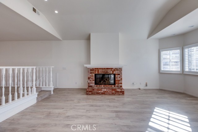 645 Longfellow Avenue, Hermosa Beach CA: https://media.crmls.org/medias/15671ec8-8feb-4809-8e2c-83d5b358a608.jpg