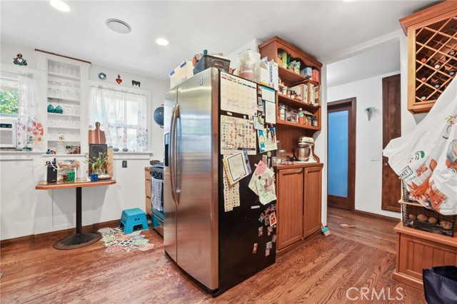 932 Coronado Avenue, Long Beach CA: https://media.crmls.org/medias/15677c4d-de9c-41ea-8a2c-718c85578d17.jpg