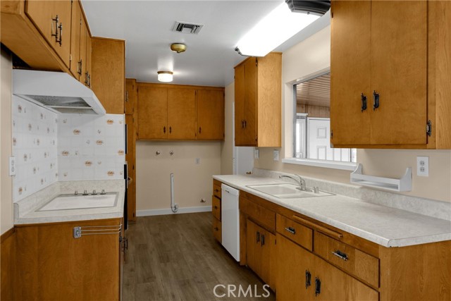 917 N Fuchsia Avenue, Ontario CA: https://media.crmls.org/medias/15678811-8686-49fd-a482-2c52687b0306.jpg