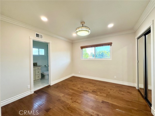 Detail Gallery Image 13 of 18 For 13330 Killion St, Sherman Oaks,  CA 91401 - 4 Beds | 3 Baths