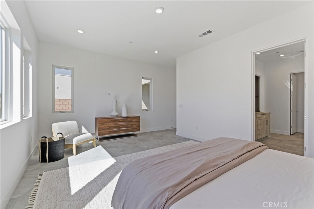 MLS #OC25255465 image #10