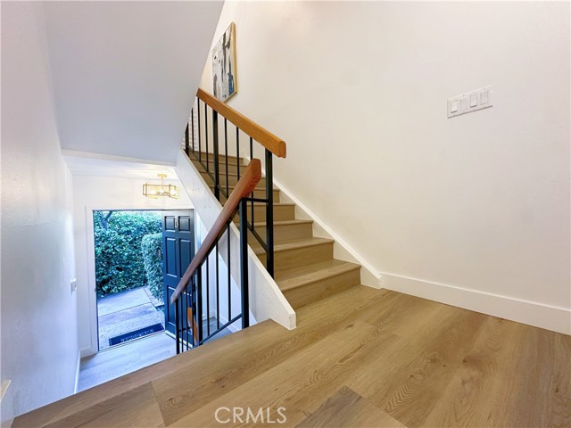 Detail Gallery Image 10 of 21 For 5255 Coldwater Canyon #D,  Sherman Oaks,  CA 91401 - 3 Beds | 3 Baths