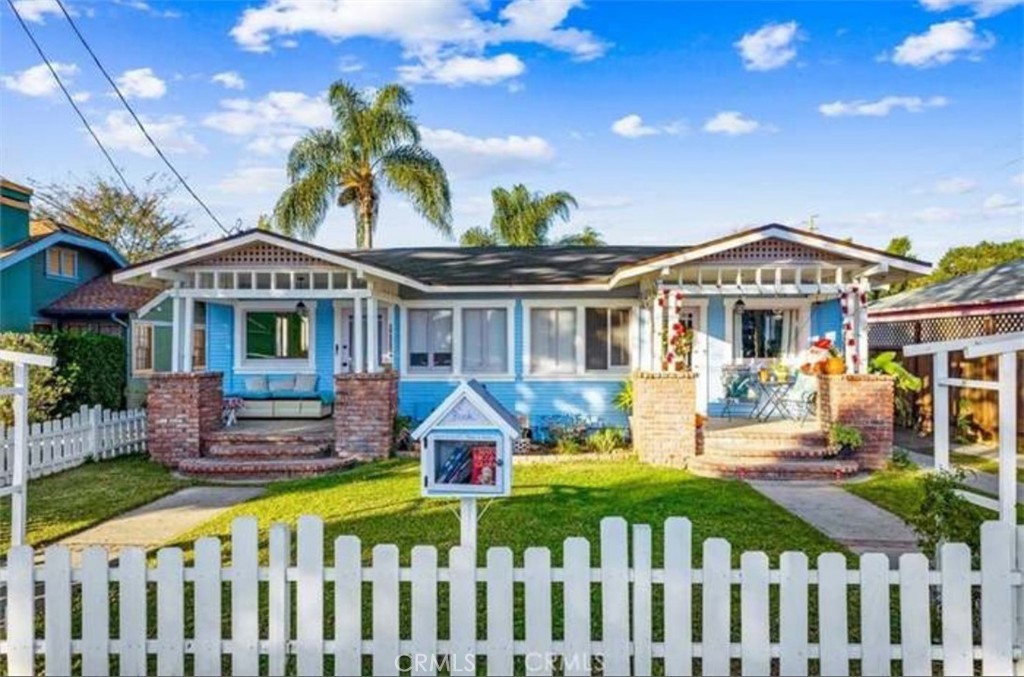 1/2 E Palmyra Avenue