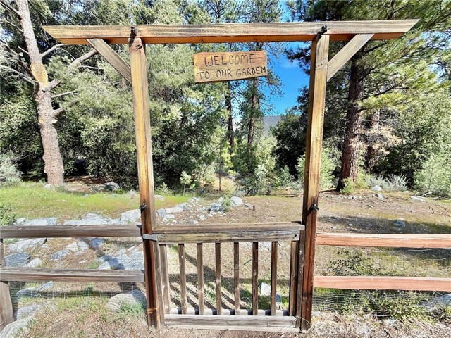1737 Zion Way, Pine Mountain Club CA: https://media.crmls.org/medias/1569f49f-2bf3-4b4d-8309-9b64af46d672.jpg