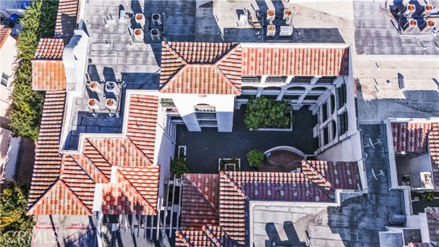 Detail Gallery Image 5 of 41 For 7018 Rita Ave #404,  Huntington Park,  CA 90255 - 3 Beds | 2 Baths